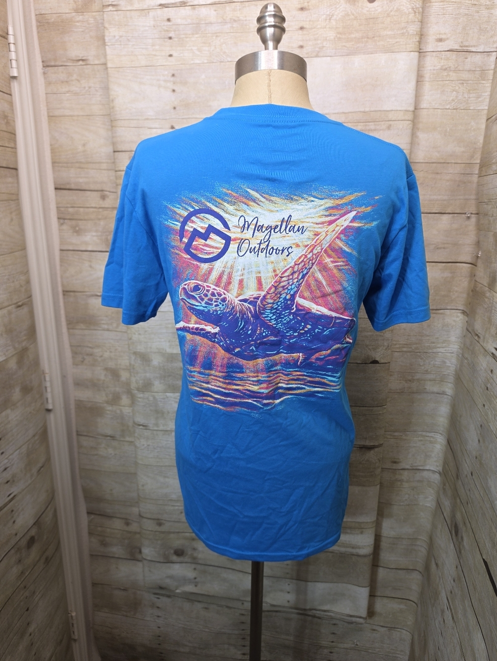 Magellan Outdoors Men’s Blue Sea Turtle Graphic T-Shirt
